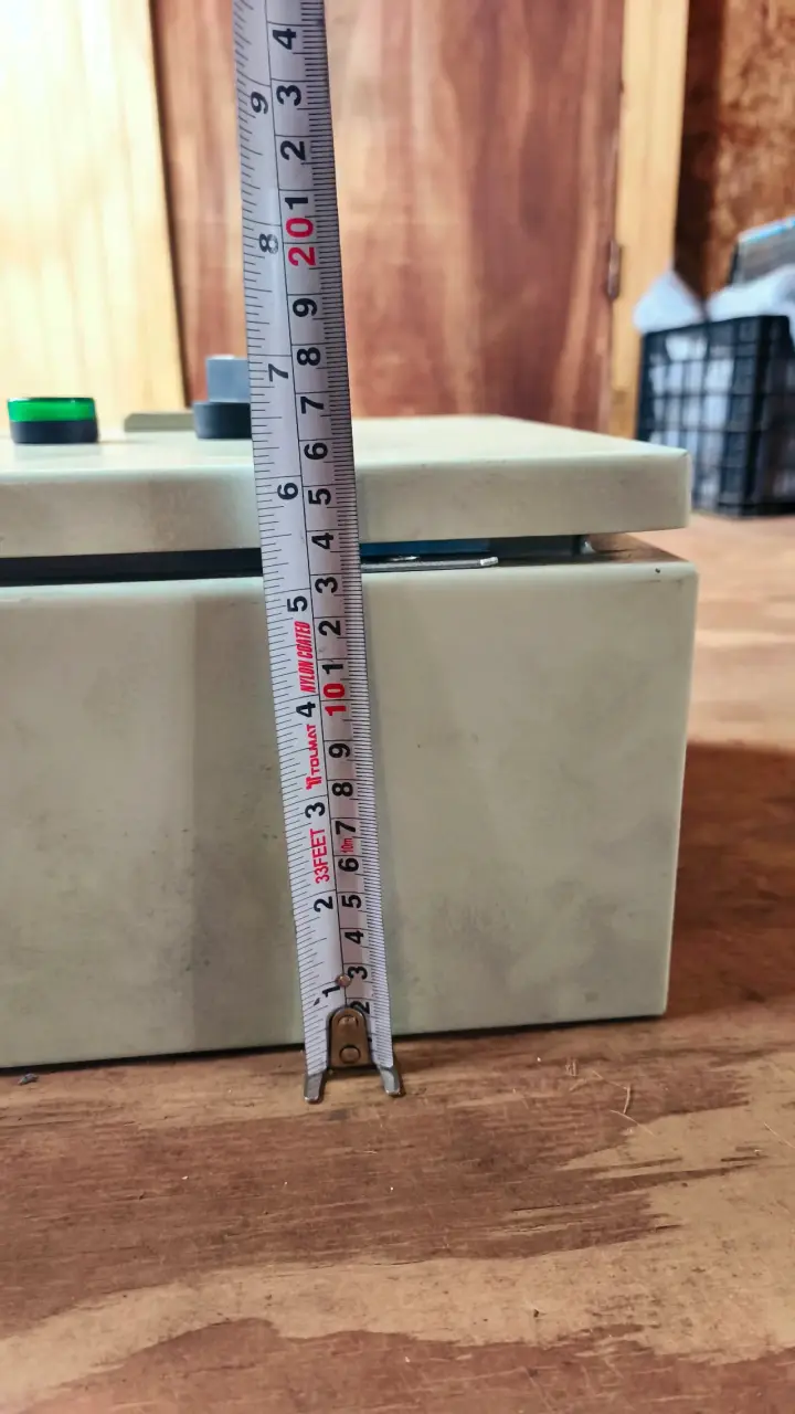 Caja eléctrica trifásica de con disyuntores - 4