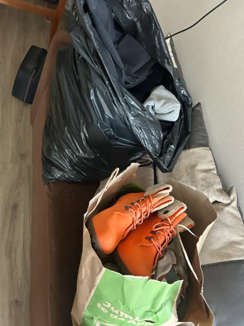 LOTE MUCHAS PRENDAS Y BOTAS