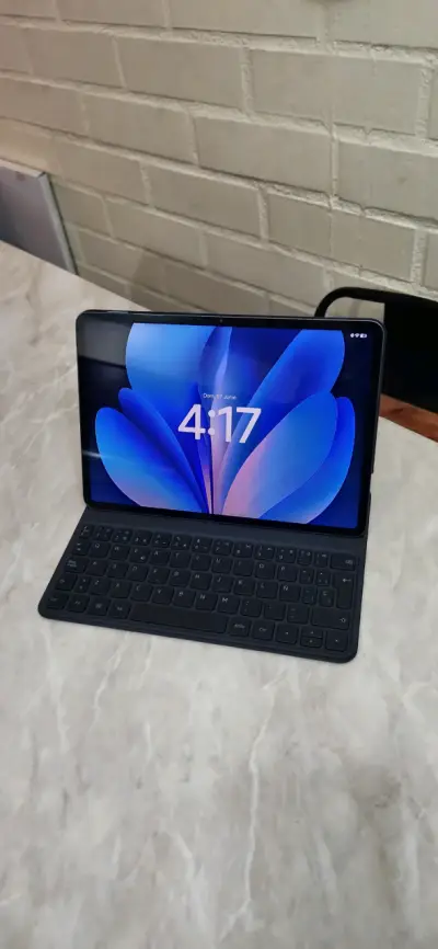 Tablet con teclado desmontable - miniatura 1