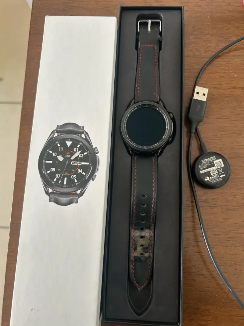 Smartwatch negro con cargador - 1