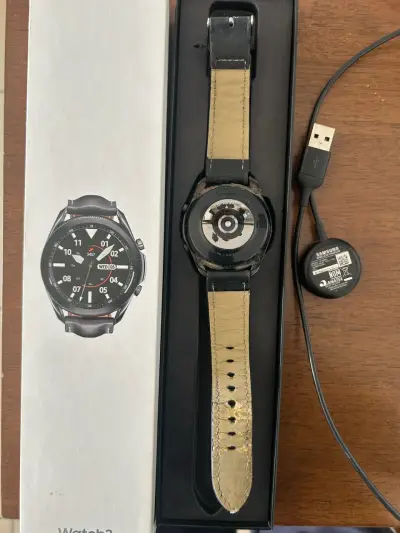 Smartwatch negro con cargador - miniatura 2