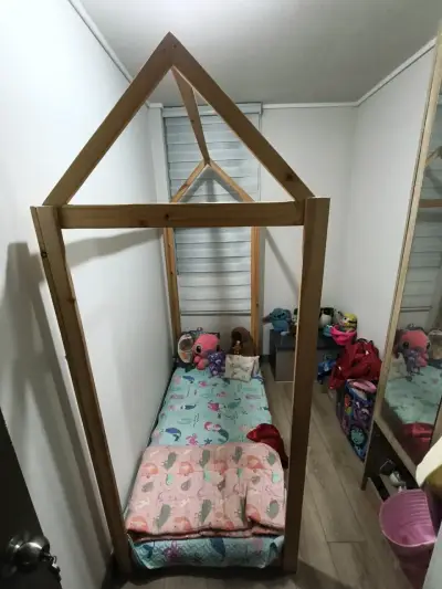 Cama infantil de madera - miniatura 1