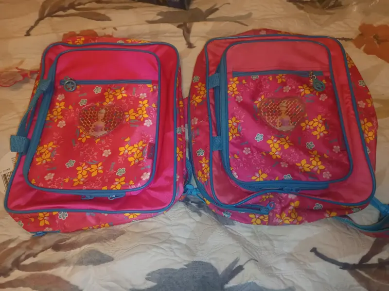 mochilas Barbie 90 vintage 1 Nueva y 1 usada - 1