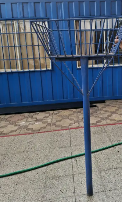 Basurero de fierro - miniatura 1