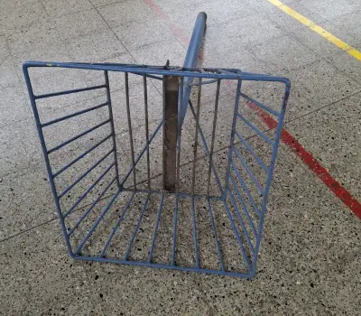 Basurero de fierro - miniatura 2