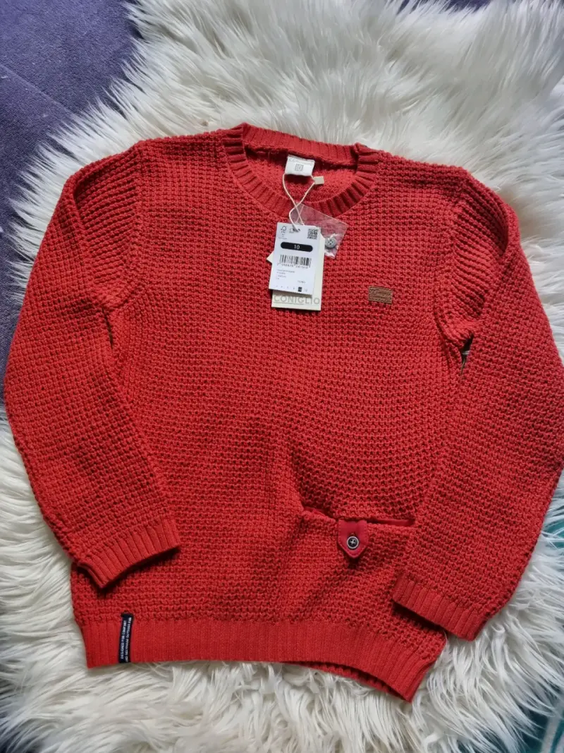 Sweater rojo de punto nuevo