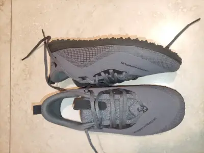 Zapatillas de fútbol Under Armour grises - miniatura 1