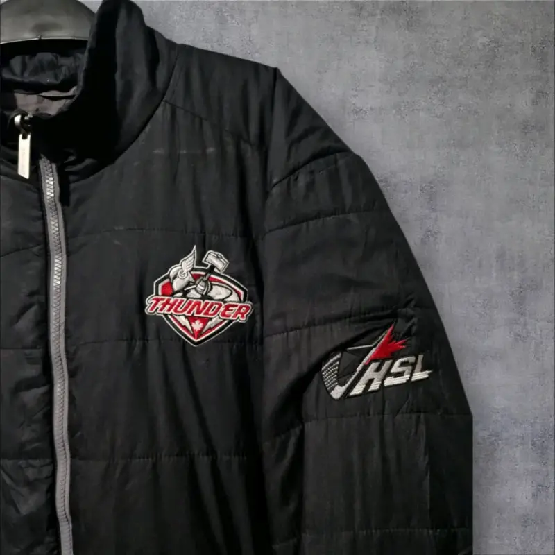 Chaqueta negra con logotipo - 2