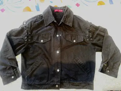 Chaqueta negra con detalles de encaje - miniatura 1