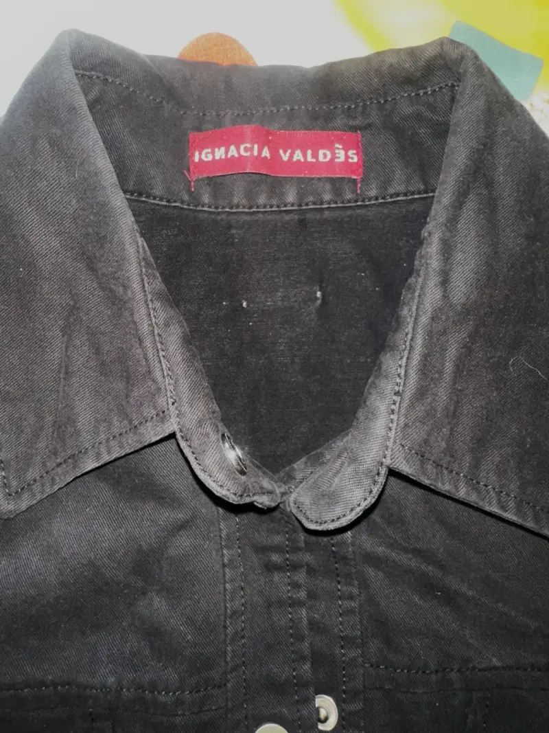 Chaqueta negra con detalles de encaje - 2