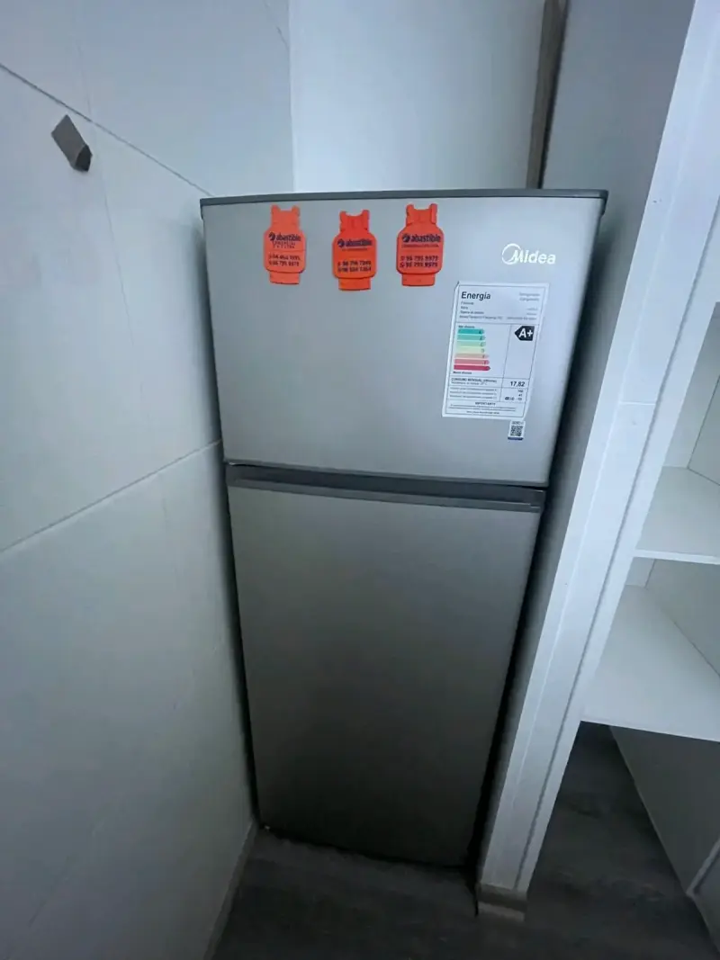 Refrigerador Midea gris claro - 1