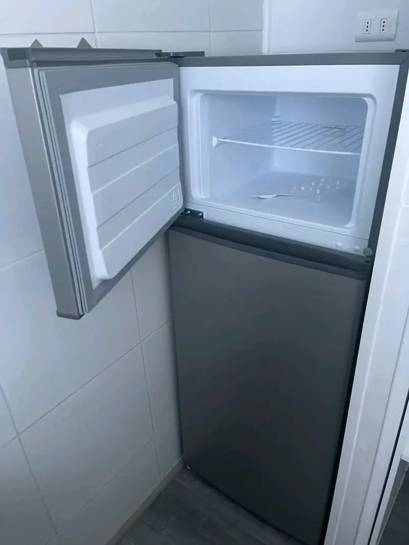 Refrigerador Midea gris claro - 2