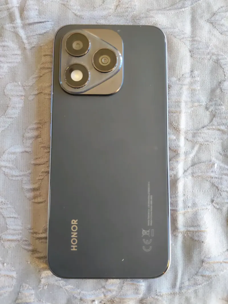 Smartphone con cargador y funda - 3