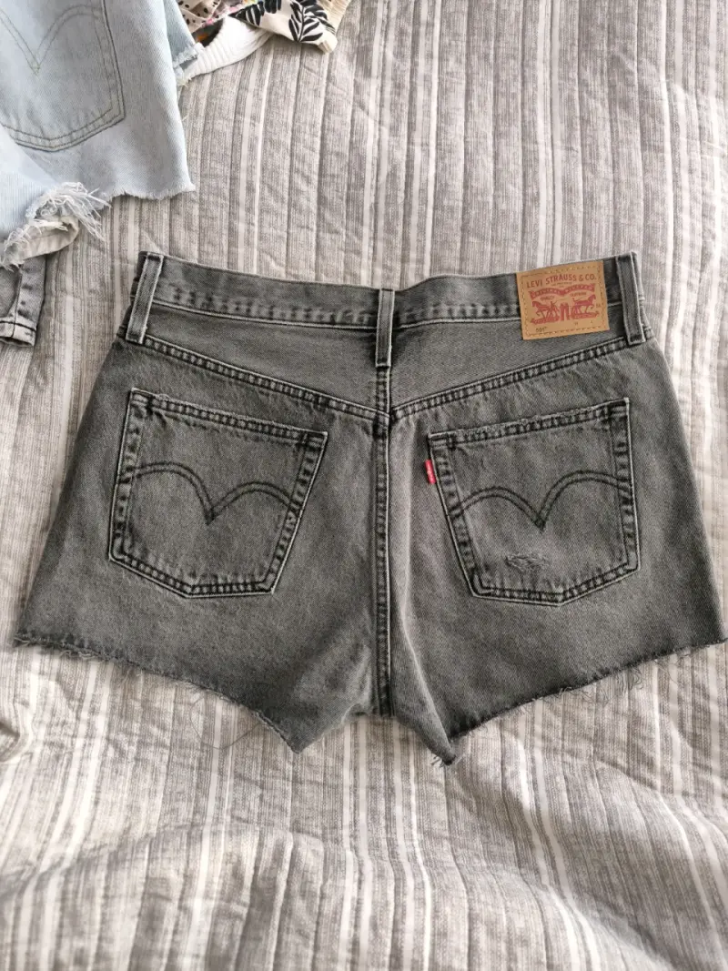 Shorts de mezclilla desgastados - 2