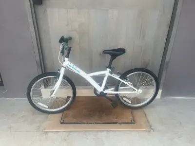Bicicleta infantil blanca - miniatura 2