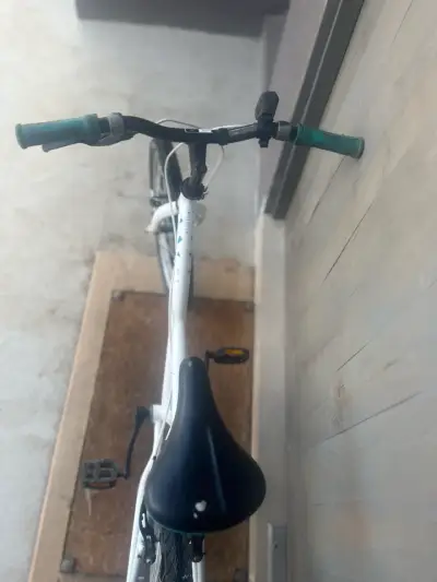 Bicicleta infantil blanca - miniatura 4