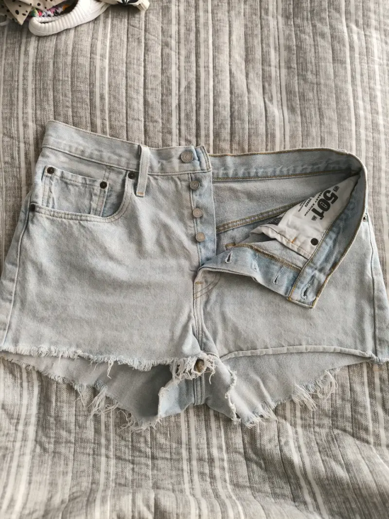 Shorts de jeans desgastados - 1