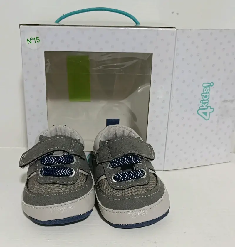 Zapatillas de bebé gris nuevas - 1