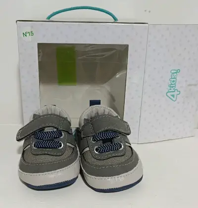 Zapatillas de bebé gris nuevas - miniatura 1