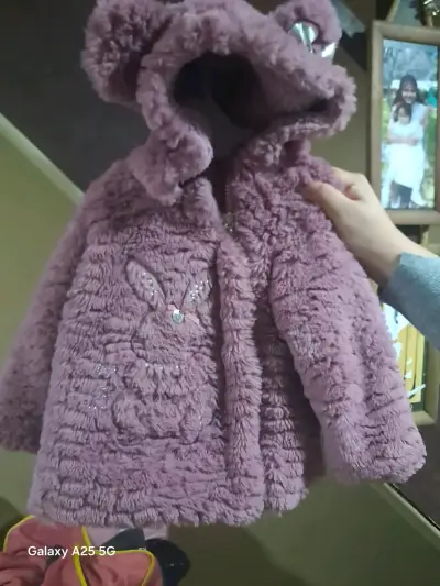 Chaqueta infantil peluda rosada - miniatura 1