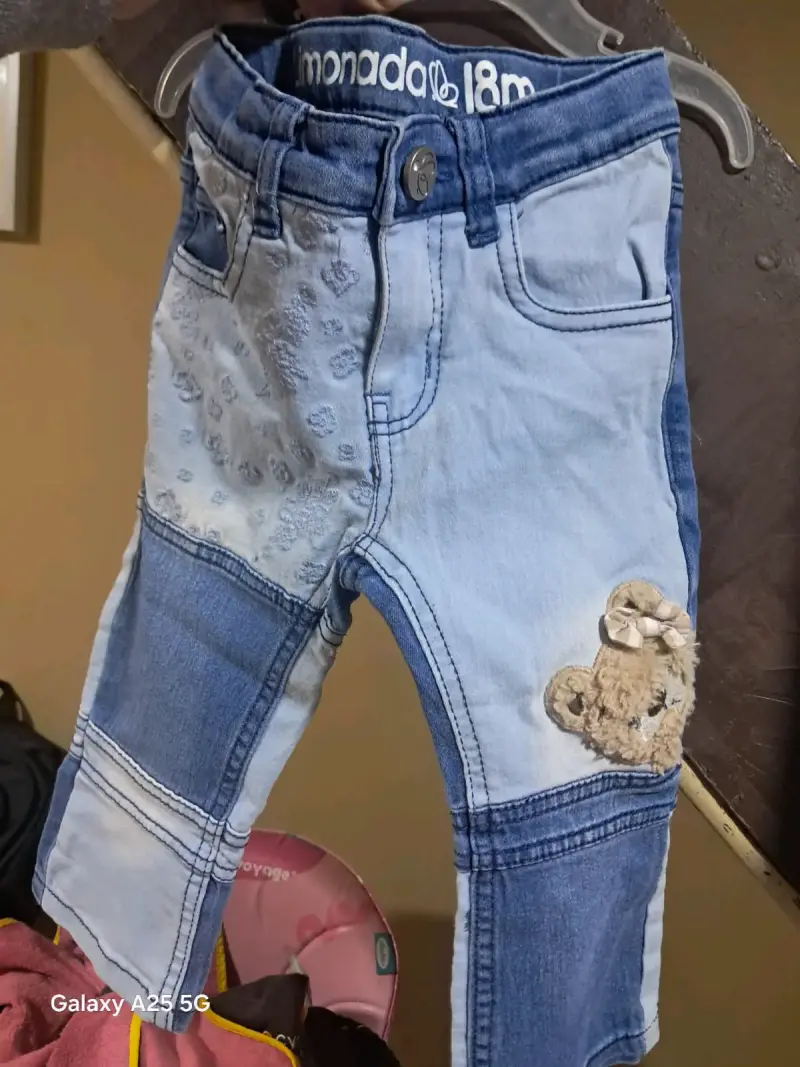 Jeans infantiles con diseño de oso - 1