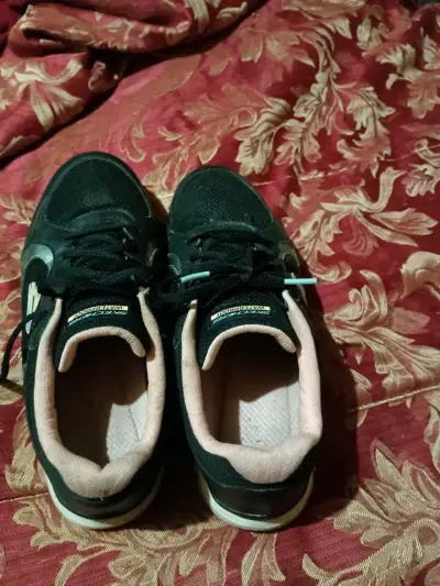Zapatillas negras deportivas - miniatura 1