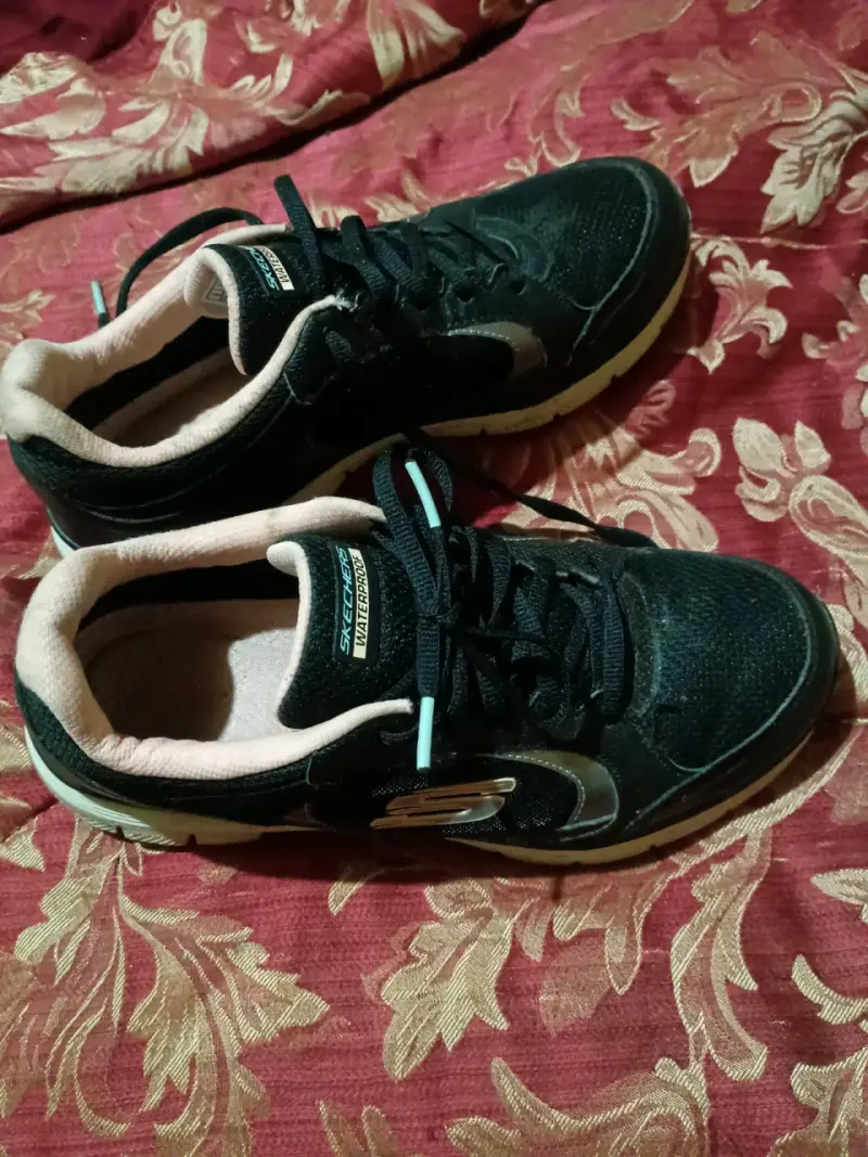 Zapatillas negras deportivas - 2