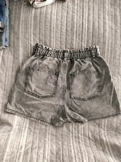Shorts de mezclilla grises - miniatura 2