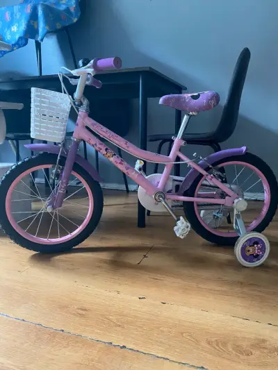 Bicicleta infantil morada con rueditas - miniatura 1