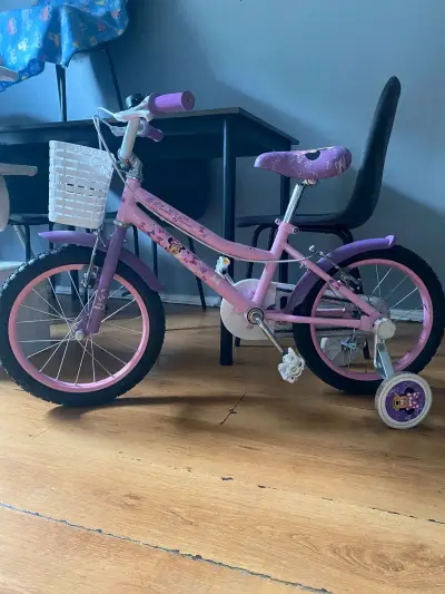 Bicicleta infantil morada con rueditas - miniatura 4