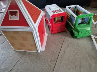 Juguetes camiones y casita - miniatura 1