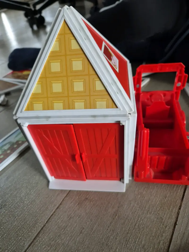 Juguetes camiones y casita - 2