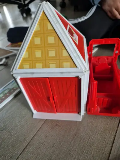 Juguetes camiones y casita - miniatura 3