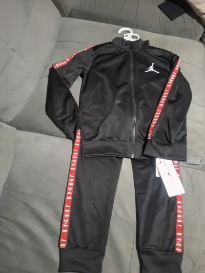 Conjunto deportivo negro Jordan - miniatura 1