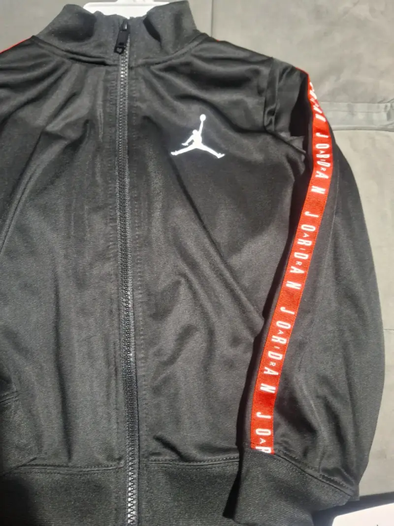 Conjunto deportivo negro Jordan - 4