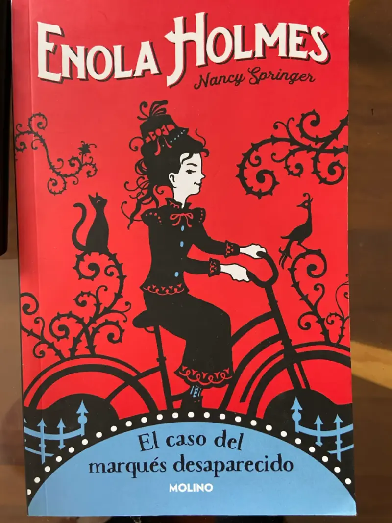 Libro Enola Holmes tapa rústica