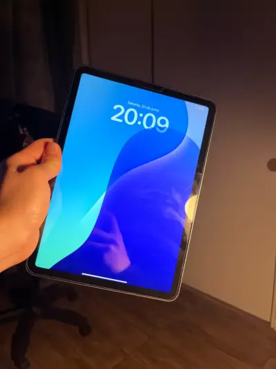 iPad Air 5ta generación 256gbcolor gris - miniatura 2