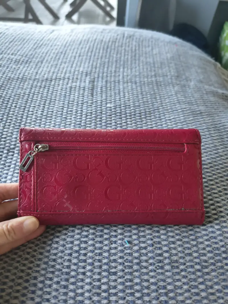 Billetera color fucsia Guess - 4