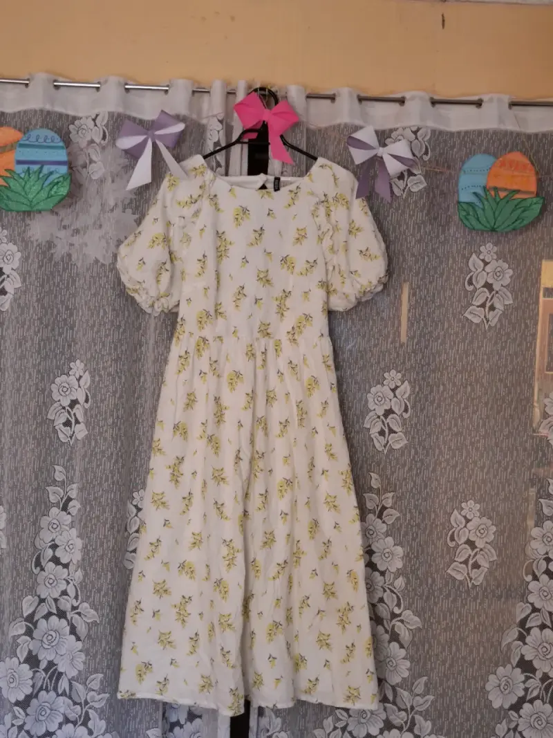 Vestido blanco con flores amarillas - 4