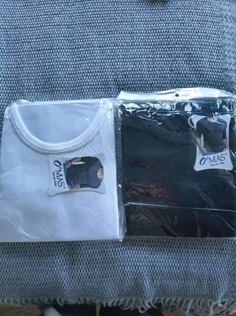 Pack camisetas O'Mas blanco y negro