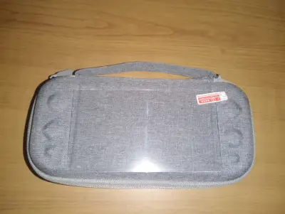 Estuche gris Nintendo Switch - miniatura 1