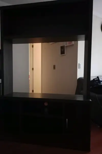 Mueble para televisor negro - miniatura 5