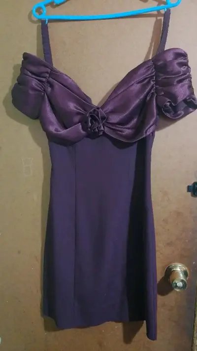 Vestido morado de noche elegante - miniatura 1