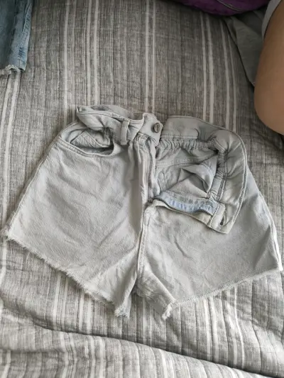 Shorts Zara niña de mezclilla desgastados - miniatura 2