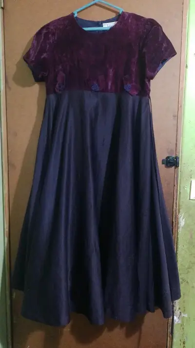 Vestido largo morado elegante - miniatura 1