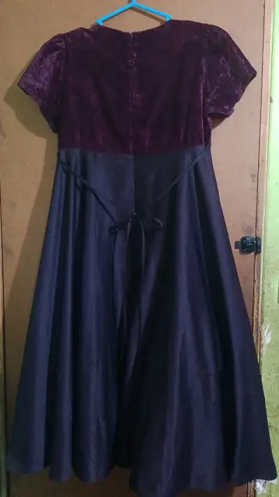 Vestido largo morado elegante - miniatura 2