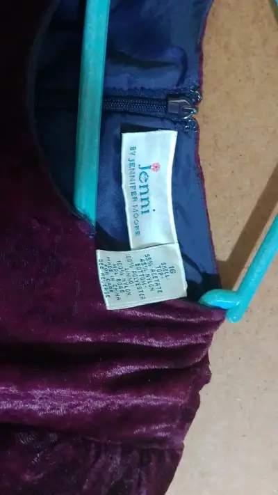Vestido largo morado elegante - miniatura 3