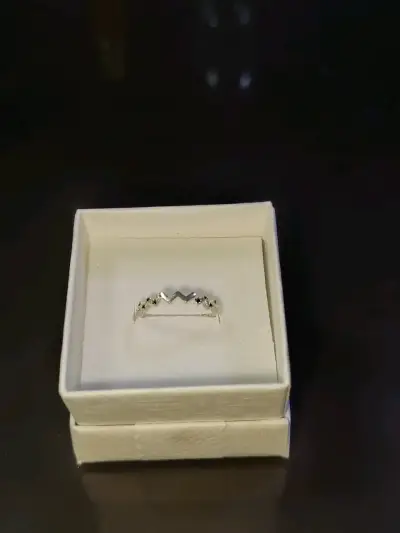 Anillo de plata con triángulos - miniatura 2