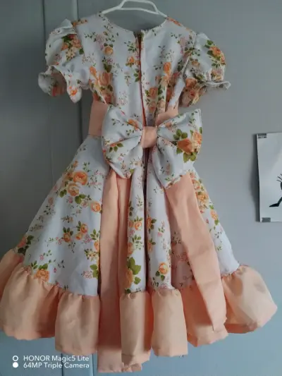Vestido cueca floral para niña - miniatura 2