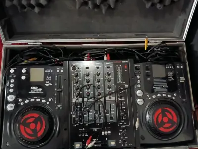 Set de DJ profesional con mezcladora - miniatura 1